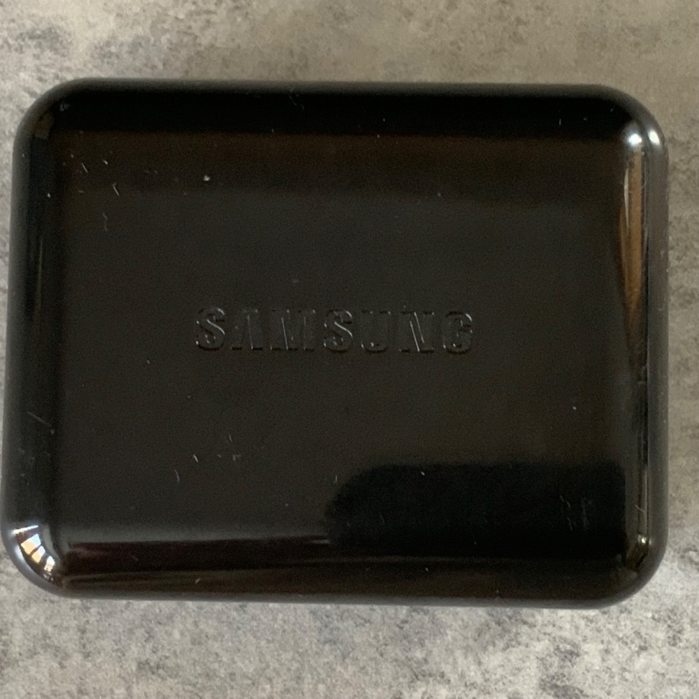 Samsung USB Connector, Ear Bud Covers and carrying Case - Picture 6 of 7